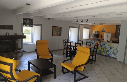 Le Chambon-sur-Lignon Apartment | Apartment in large stone house in the countryside