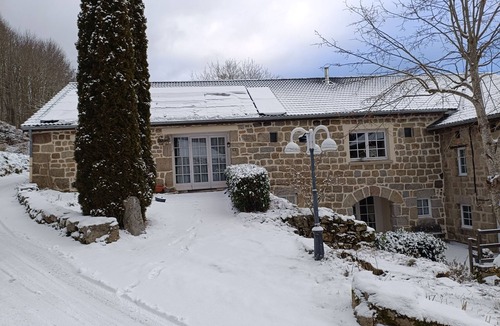 Le Chambon-sur-Lignon Apartment | Apartment in large stone house in the countryside