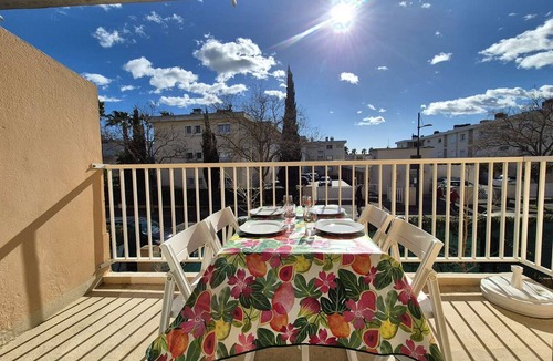 Six-Fours-les-Plages Apartment | Apartment 150 meters from the beach, Wi-Fi.