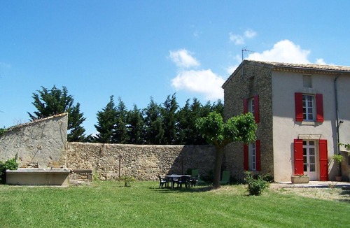 Orange House | Apartment in a Provencal farmhouse in the Orange countryside