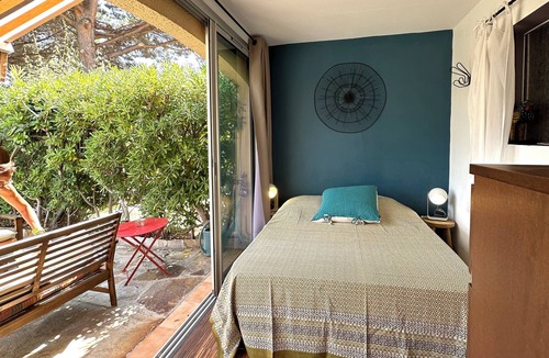 Le Lavandou Apartment | Apartment in edge of sea. Residence of standing