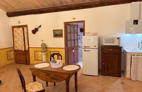 Violes Apartment | Apartment in the Angelot Vineyards - At Mas Des Armouriers