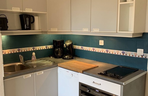 Le Lavandou Apartment | Apartment in the heart of the village 100 m from the beach with parking