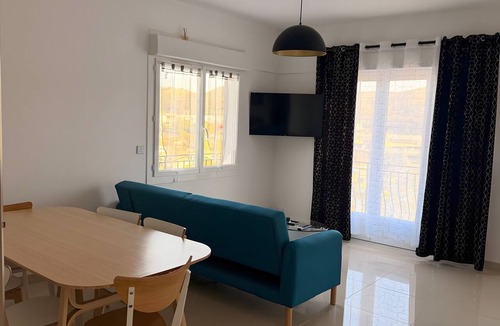 Les Pennes-Mirabeau Apartment | Apartment 'Le Mazellet' with Mountain View, Wi-Fi and Air Conditioning