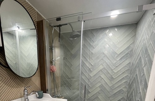 Eyguieres Apartment | Apartment 'La Petite Alpille - Chez Clara' with Private Terrace, Wi-Fi and Air Conditioning