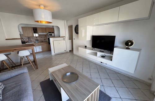 La Garde Apartment | Apartment “Les Floralies” with Shared Garden, Wi-Fi, and Air Conditioning
