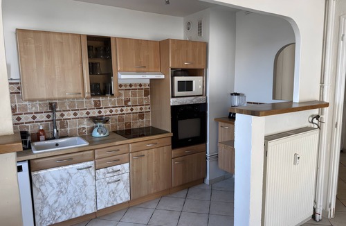 La Garde Apartment | Apartment “Les Floralies” with Shared Garden, Wi-Fi, and Air Conditioning