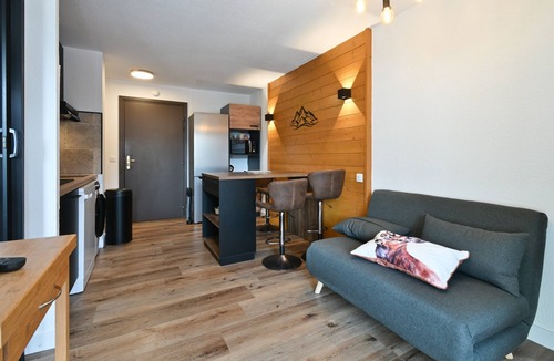 Flumet Apartment | Apartment 'Les Marmottes - B12' with Mountain View and Balcony