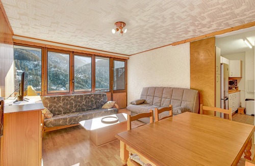 Orcieres Apartment | Apartment 'Orcières Village' with Mountain View and Balcony