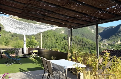 Mostuejouls Apartment | Apartment 'Porte Des Gorges' with Mountain View, Private Terrace and Wi-Fi