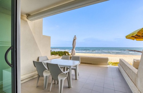 Carnon-Plage Apartment | Apartment "Première Ligne Avec Terrasse" with Sea View, Private Terrace & Wi-Fi