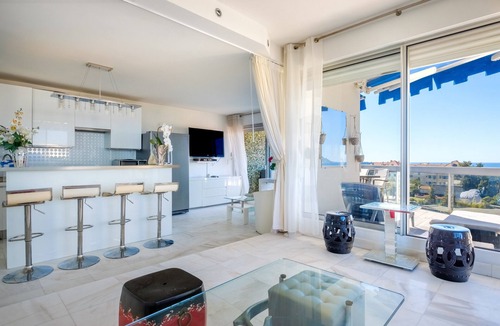 California - Pezou Apartment | Apartment 'Sea and Sky 8 Personnes' with Sea View, Private Terrace and Air Conditioning