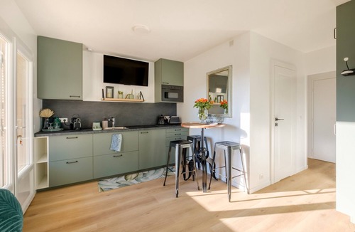 Speracedes Apartment | Apartment 'Soleil Et Oliviers' with Mountain View, Wi-Fi and Air Conditioning
