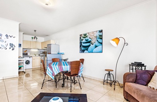 Frejus Plage Apartment | Apartment 'Superbe Appartement Vue Mer' with Sea View, Wi-Fi and Air Conditioning