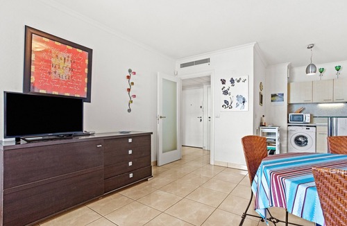 Frejus Plage Apartment | Apartment 'Superbe Appartement Vue Mer' with Sea View, Wi-Fi and Air Conditioning