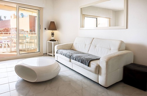 Le Trayas Apartment | Apartment "Trayas" with Sea View, Shared Pool & A/C