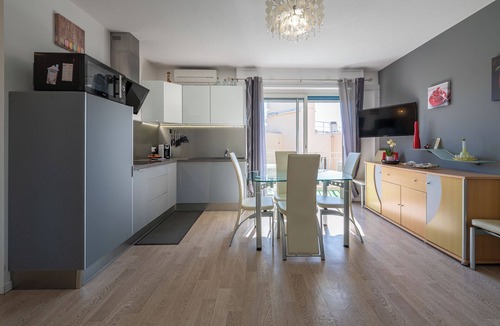 Roquebrune-Cap-Martin Apartment | Appart lumineux climatisé au dernier étage – parfait pour 4 pers