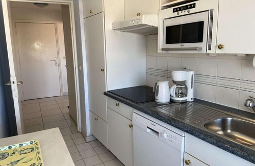 Frejus Plage Apartment | Appartement 2 pièces à Fréjus, proche commerces, thalasso, animaux admis - FR-1-226A-120