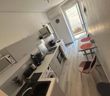 Vals-les-Bains Apartment | Appartement 5 - T2 Meublé 2 étoiles proche des thermes