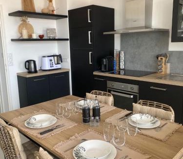 Olonne-sur-Mer Apartment | Appartement cosy 2 ch avec toit terrasse & parking - Lumineux et calme