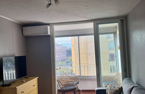 Carnon-Plage Apartment | Appartement ensoleillé à 80m de la plage, avec une petite vue mer du balcon!