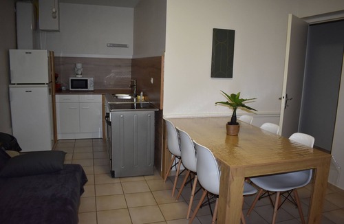 Ruoms House | Appartement F3 Avec Piscine 10 min à Pied de la Rivière et 5 min du Centre