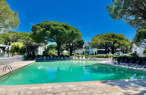 Mandelieu-la-Napoule Beach Apartment | APPARTEMENT MODERNE Résidence LUXE MANDELIEU CANNES PLAGE PRIVÉE PISCINE TENNIS CASINO RESTO
