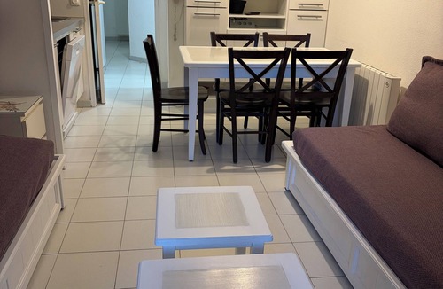 Giens Apartment | Appt 2p-climatisé-WIFI-Parking-Pied dans l'eau-Plage La Badine-Presqu'ile Hyères