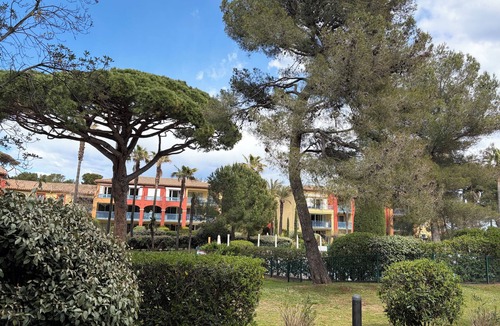 Giens Apartment | Appt 2p-climatisé-WIFI-Parking-Pied dans l'eau-Plage La Badine-Presqu'ile Hyères