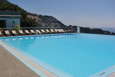 Cap d'Ail Apartment | Appt clim 5 personnes vue mer piscine Costa Plana Cap d'Ail Monaco