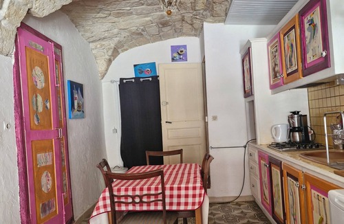 Le Pouget House | Artist's house with sunny terrace typical of the South of France