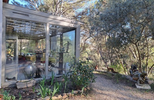 Aurons House | Artist's house with swimming pool in the Pièdes