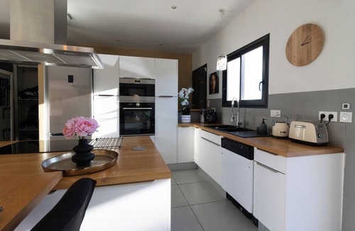 Saint-Jean-de-Vedas House | Artist's villa between vineyards and Montpellier