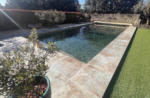 Bedoin House | At the foot of Mont Ventoux, a beautiful, air-conditioned house in a quiet setting with a pool and spa