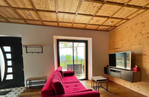 Saint-Pierre-d'Albigny Ski Chalet | Au Pied de l'Arcluse Cosy chalet with panoramic views in Combe de Savoie
