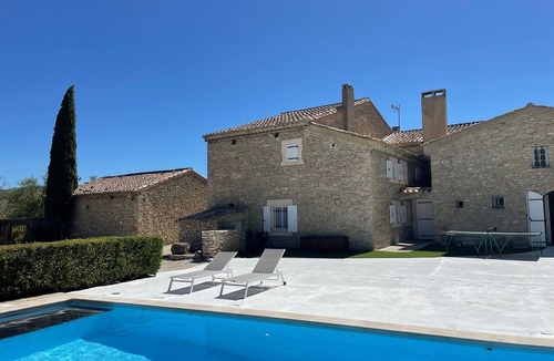 L'Isle-sur-la-Sorgue House | Authentic renovated Mas provençal in L'Isle sur la Sorgue12 pers 5 bdrm 4 bath/shower room