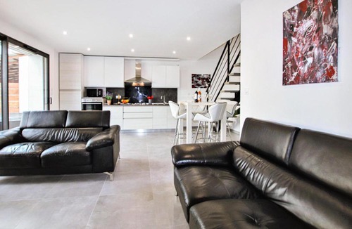 Salon-de-Provence House | Awesome home in Salon de Provence with 2 Bedrooms, WiFi and Private swimming pool
