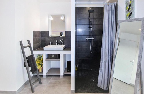 Salon-de-Provence House | Awesome home in Salon de Provence with 2 Bedrooms, WiFi and Private swimming pool