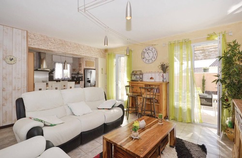 Maubec House | Awesome home in Maubec