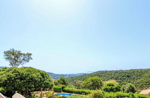 Bormes-Les-Mimosas Villa | Bastide with sea view, pets OK - 10 guests