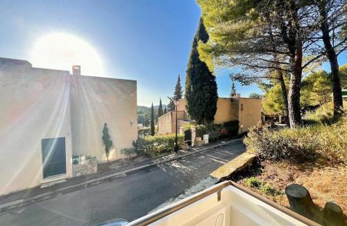 Les Baux-de-Provence Apartment | Baux'M Chic - Alpilles, Grand Studio Cosy, Clim, 4 personnes