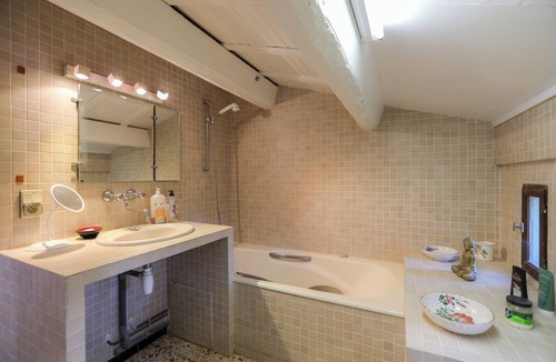 Saint-Hippolyte-le-Graveyron Bed & Breakfast | Between Mont Ventoux and the Dentelles de Montmirail, quiet rooms