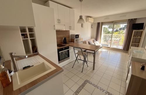 Golfe Juan Apartment | BEACH 300 M GOLF JUAN