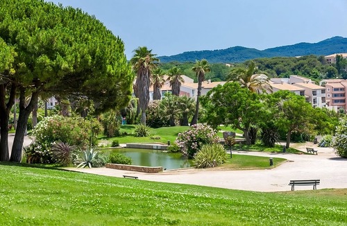 Six-Fours-les-Plages Hotel | Beachfront Retreat with Mediterranean Sea Views