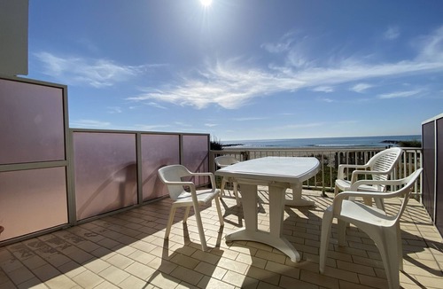 Carnon-Plage Apartment | Beachfront Duplex F3, 6 Sleeps, WiFi, Parking, Pets Allowed – 15 min from Montpellier
