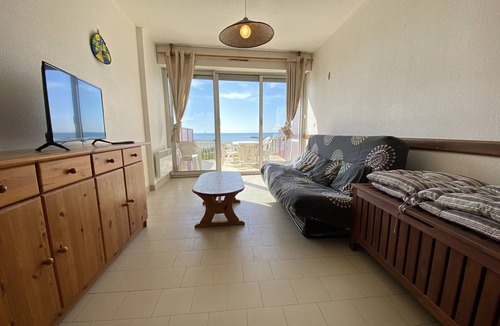 Carnon-Plage Apartment | Beachfront Duplex F3, 6 Sleeps, WiFi, Parking, Pets Allowed – 15 min from Montpellier
