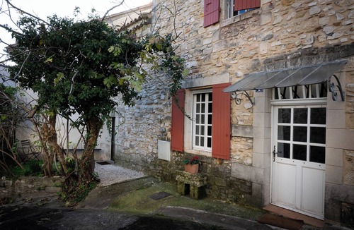 Villeneuve-les-Avignon House | Beautiful 16c home with stunning views of palais des Pape, private terrace.