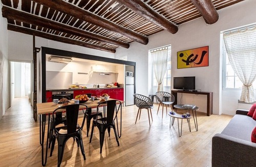 Opera Apartment | Beautiful and large bright apartment ideally located on the Old Port