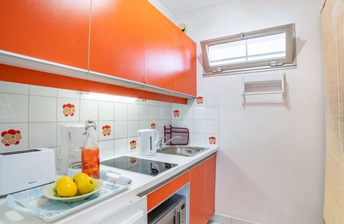 Bastide Giraud Apartment | Beautiful apartment for 2 people with WIFI, TV, terrace and pets allowed