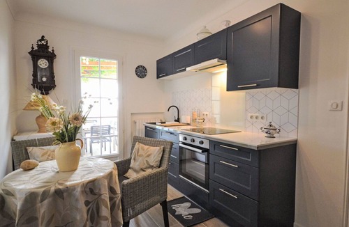 Morieres-les-Avignon Villa | Beautiful private villa for 6 guests with A/C, WIFI, private pool, TV and terrace